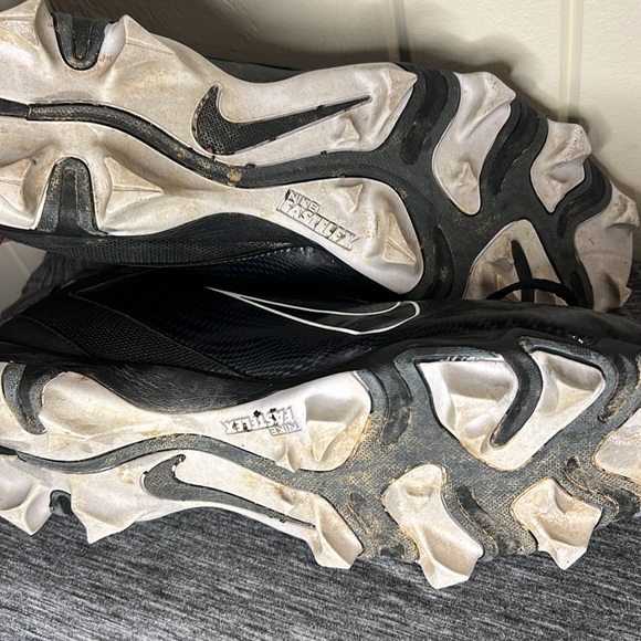 Nike Vapor Football cleats in Black and White - Picture 8 of 10